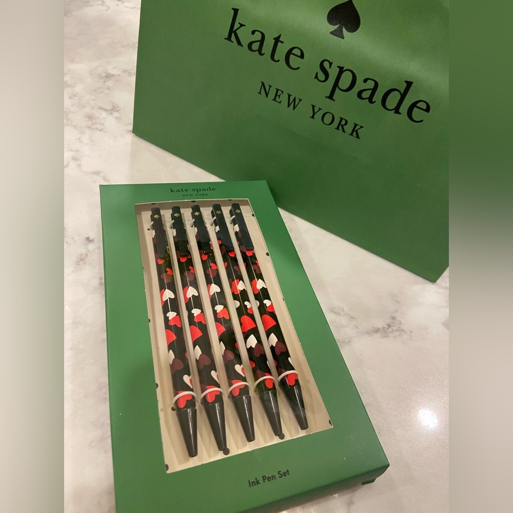 NWT! 🖤❤️🤍 Kate Spade 5-pen set. New, unopened packaging + kate gift wrapping!